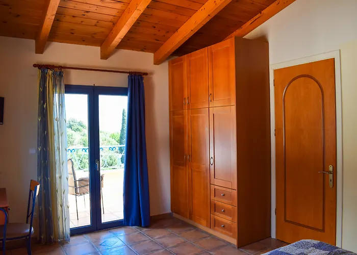 Apartahotel Diana Mousata